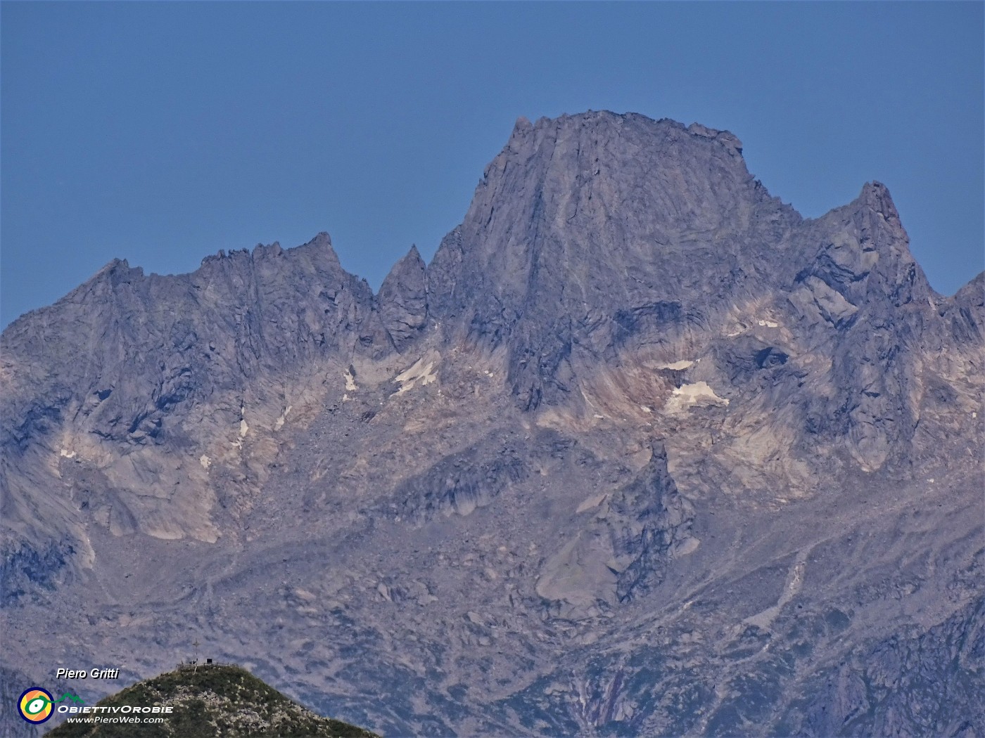 47 Dalla Bocchetta di Budria zoom in Pizzo Badile (3308 m).JPG